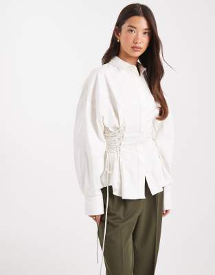 ASOS DESIGN - Taillierte Bluse in Weiß mit Korsettdetail