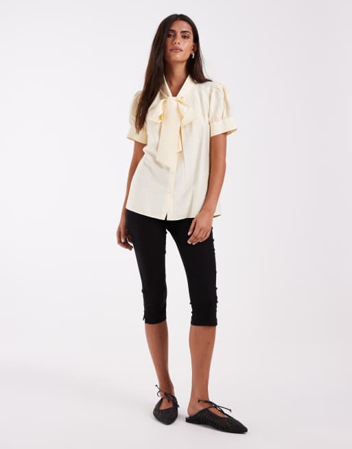 ASOS DESIGN taillierte Bluse mit Schleife und Puffärmeln in Buttermilchgelb, 2 von 4