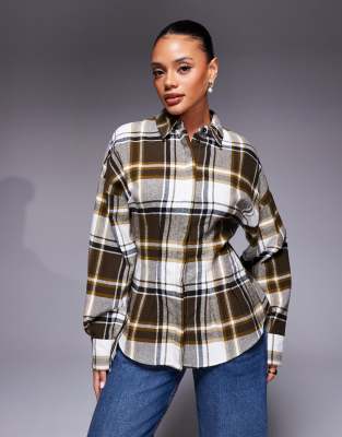 ASOS DESIGN - Taillierte Hemdbluse in Khakigrün kariert