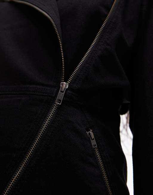 ASOS DESIGN – Taillierte Jeans-Bikerjacke in Schwarz mit Metall-Details im 80er-Style, 3 von 4