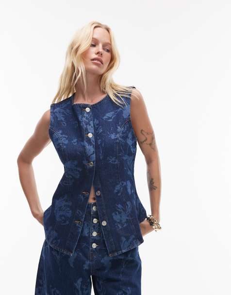 ASOS DESIGN – Taillierte Jeansweste in Rinse-Waschung mit Blumenmuster - view 1