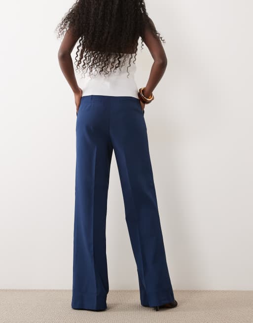 ASOS DESIGN taillierte Schlaghose in Marineblau, 3 von 5