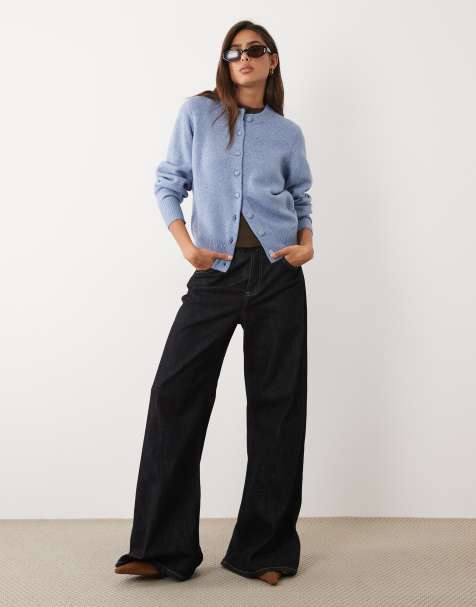 ASOS DESIGN – Taillierte Strickjacke in Blau mit Wollanteil, Rundhalsausschnitt und bezogenen Knöpfen - view 1