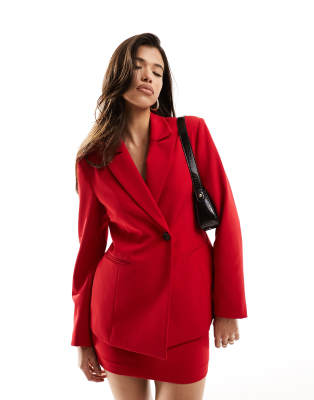 ASOS DESIGN - Taillierter Anzugblazer in Rot mit kontrastfarbenem Knopf