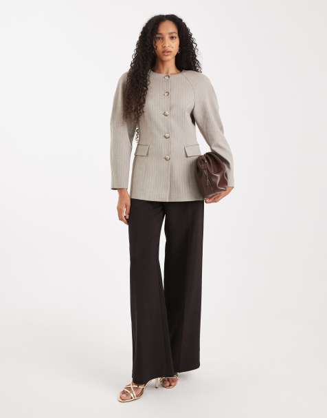 ASOS DESIGN – Taillierter Blazer in Braun mit Fischgrätmuster, hoch angesetzter Knopfleiste und Kokon-Ärmeln - view 1