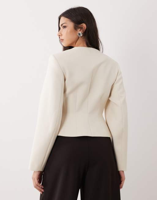 ASOS DESIGN – Taillierter Blazer in Elfenbein mit Schößchen, 4 von 4