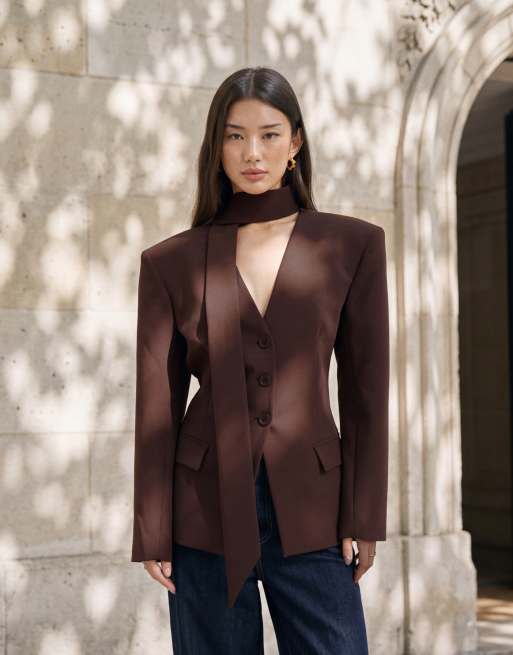 ASOS DESIGN – Taillierter Blazer in Schokobraun mit Schulterpolstern und Schaldetail, 5 von 8
