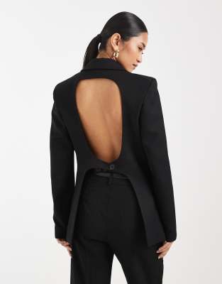ASOS DESIGN - Taillierter Blazer in Schwarz mit Rückenausschnitt