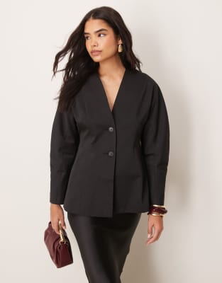 ASOS DESIGN - Taillierter Blazer in Schwarz ohne Kragen