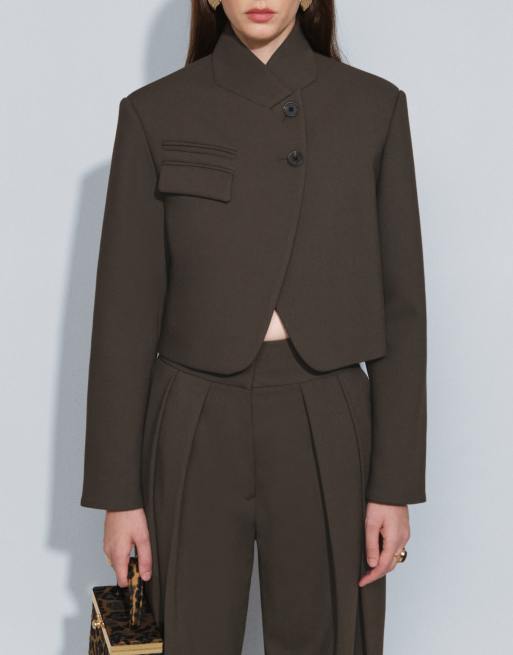 ASOS DESIGN taillierter Blazer in Wolloptik, boxy, cropped, mit hohem Kragen in Khaki, 4 von 9