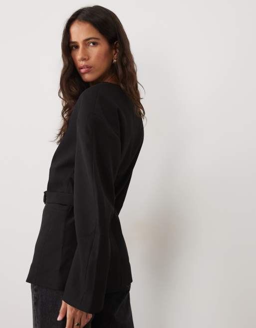 ASOS DESIGN taillierter Blazer ohne Kragen mit taillierter Taille und Gürtel in Schwarz, 4 von 4