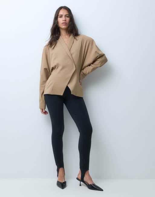 ASOS DESIGN taillierter Blouson-Blazer mit Fledermausärmeln in Sand, 3 von 4