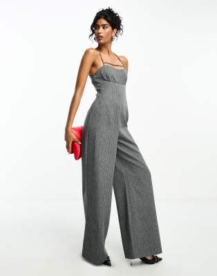 ASOS DESIGN - Taillierter Jumpsuit in Grau gestreift mit Riemchen-Design-Bunt