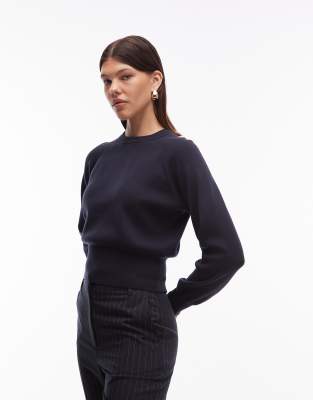 ASOS DESIGN - Taillierter Strickpullover in Marineblau mit Rundhalsausschnitt