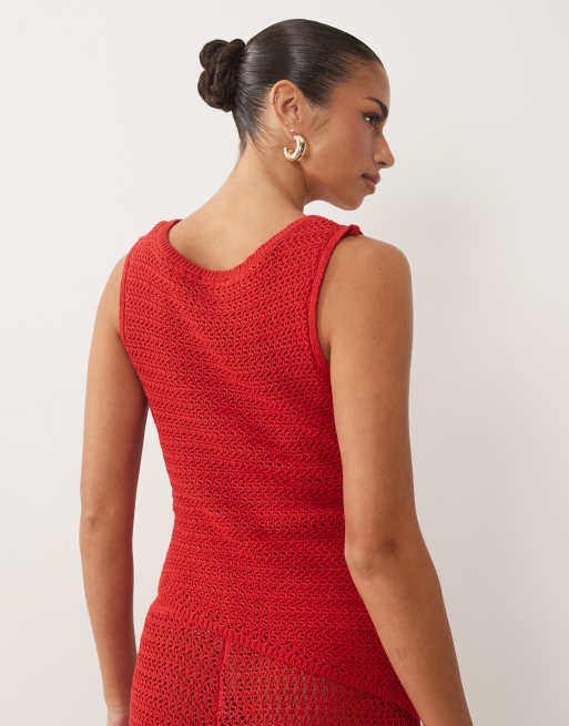ASOS DESIGN – Tailliertes, asymmetrisches Oberteil aus Häkelstrick in Rot, Kombiteil, 4 von 4