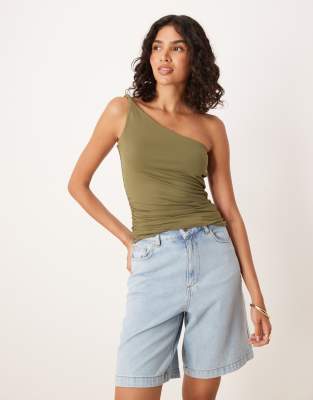 ASOS DESIGN - Tailliertes, asymmetrisches Oberteil in Olivgrün mit Drapierung