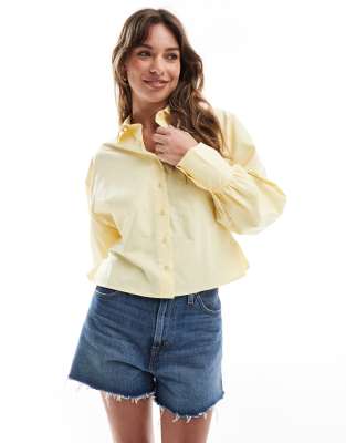 ASOS DESIGN - Tailliertes Cropped Fit Popeline-Hemd in Buttermilchgelb