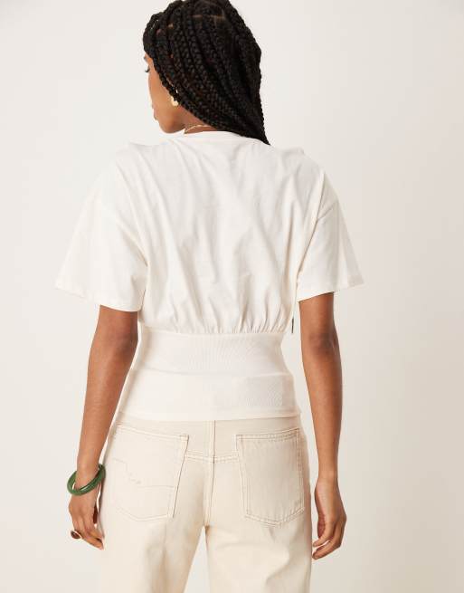 ASOS DESIGN – Tailliertes, gerafftes Oberteil in Elfenbeinweiß, 4 von 4