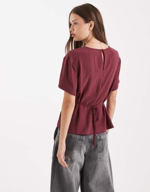 ASOS DESIGN – Tailliertes, gewebtes T-Shirt in Maulbeere mit Bindedetail hinten, 4 von 4
