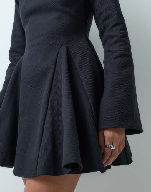 ASOS DESIGN tailliertes Godet-Minikleid mit Stehkragen aus strukturiertem schwarzem Twill, 5 von 5