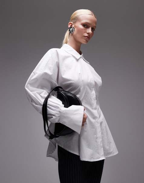 ASOS DESIGN – Tailliertes Hemd aus Popeline in Weiß mit Schnalle am Rücken - view 1