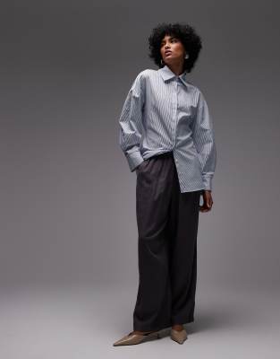 ASOS DESIGN - Tailliertes Hemd in Blau gestreift mit Kokonärmeln-Bunt