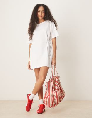 ASOS DESIGN - Tailliertes Hemdblusenkleid in Weiß mit seitlicher Schnürung