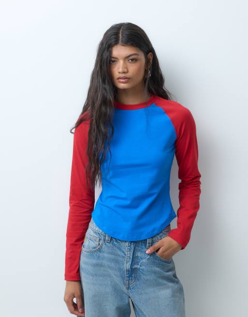 ASOS DESIGN tailliertes Langarm-T-Shirt mit Raglanärmeln in Blau und Rot, 2 von 5