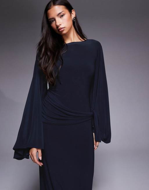 ASOS DESIGN – Tailliertes Maxikleid in Marineblau mit akzentuierten Fledermausärmeln, 4 von 4