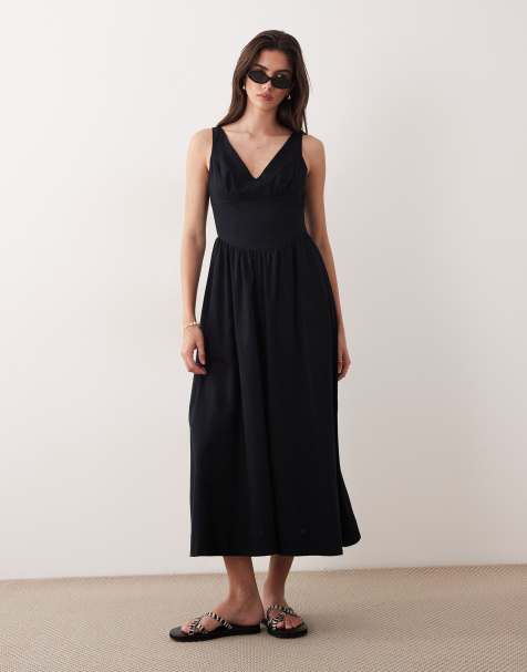 ASOS DESIGN – Tailliertes Maxikleid in Schwarz mit V-Ausschnitt und Nahtdetails - view 1