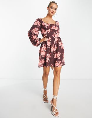 ASOS DESIGN - Tailliertes Midi-Freizeitkleid mit Rosenmuster und Babydoll-Design-Bunt