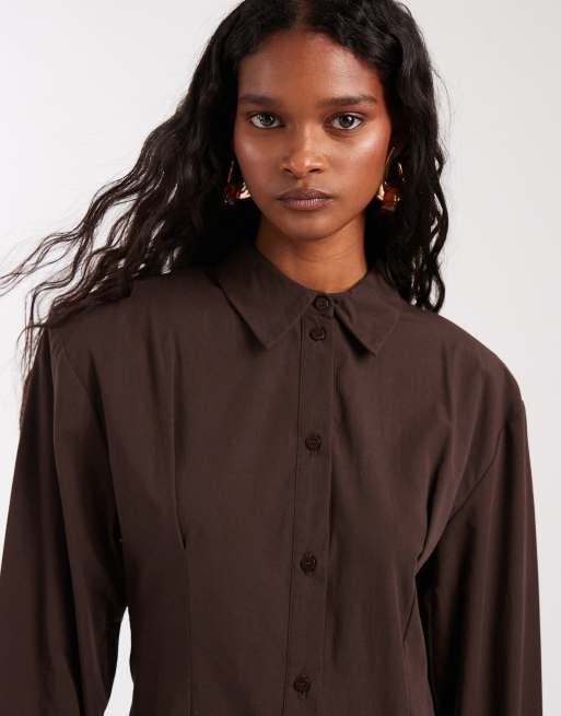 ASOS DESIGN – Tailliertes Mini-Hemdkleid in Schokobraun mit Schulterpolstern, 3 von 4