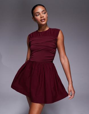 ASOS DESIGN - Tailliertes Minikleid in Burgunderrot aus Webmix mit Wickeldetail