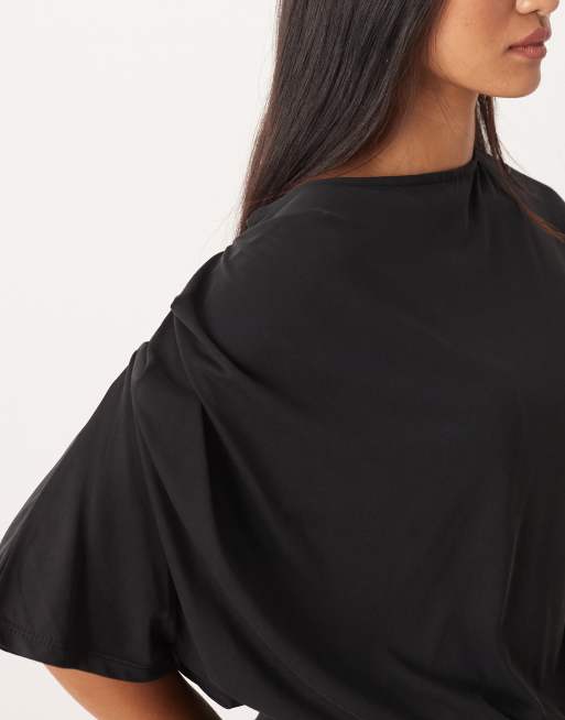 ASOS DESIGN – Tailliertes Modal-T-Shirt in Schwarz mit Drapierung und One-Shoulder-Design, 3 von 4