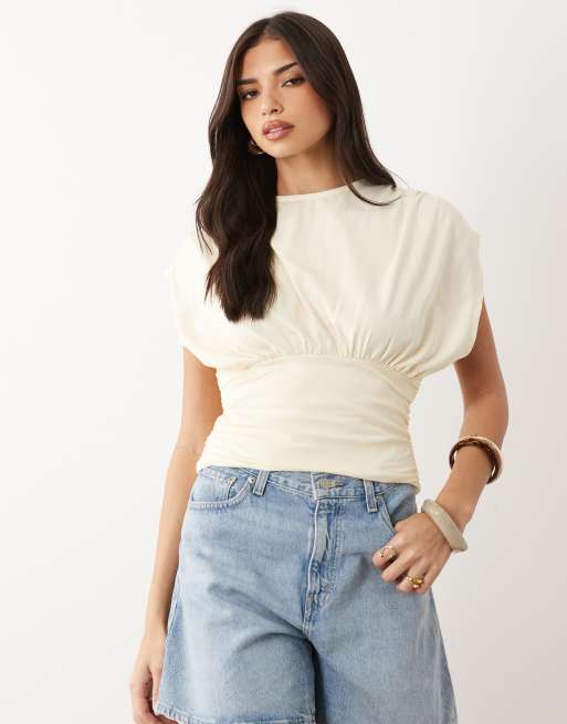 ASOS DESIGN – Tailliertes Oberteil in Cremeweiß mit gerafften Ärmeln, 3 von 4