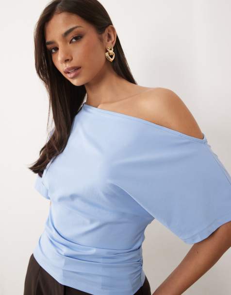 ASOS DESIGN – Tailliertes Oberteil in Hellblau mit abfallender Schulterpartie - view 1