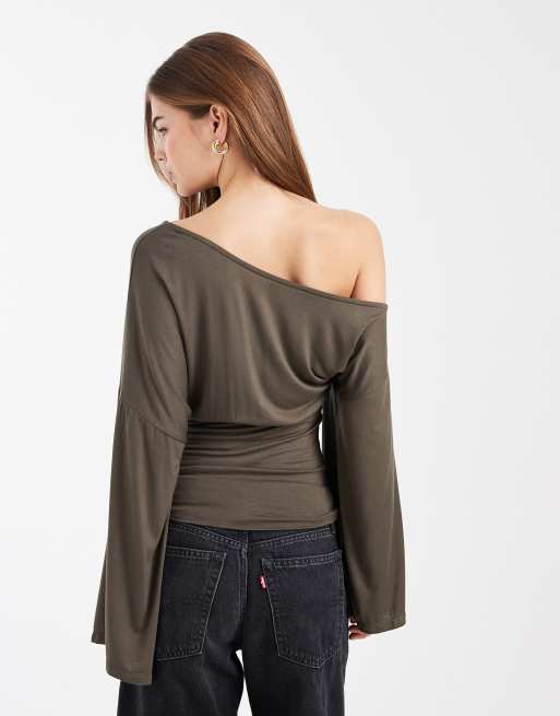 ASOS DESIGN – Tailliertes Oberteil in Khaki mit abfallender Schulterpartie, 4 von 4