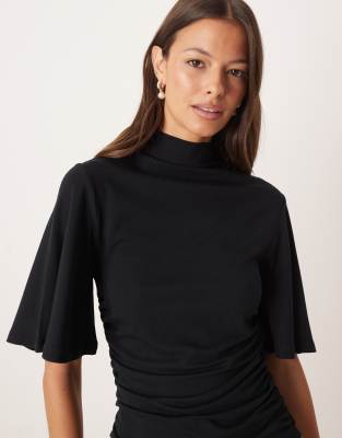 ASOS DESIGN - Tailliertes Oberteil in Schwarz mit Fledermausärmeln