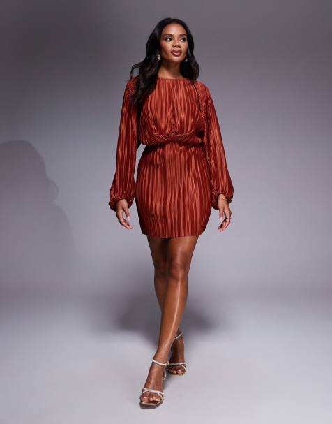 ASOS DESIGN – Tailliertes Plissee-Minikleid in Rostrot mit Blousonärmeln - view 1