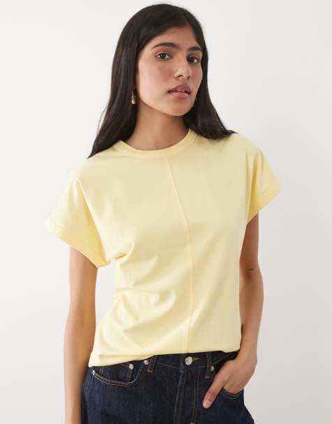 ASOS DESIGN – Tailliertes T-Shirt in Cremeweiß mit Schößchen - view 1