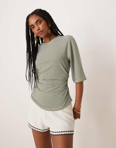 ASOS DESIGN – Tailliertes T-Shirt in gestreiftem Grün - view 1
