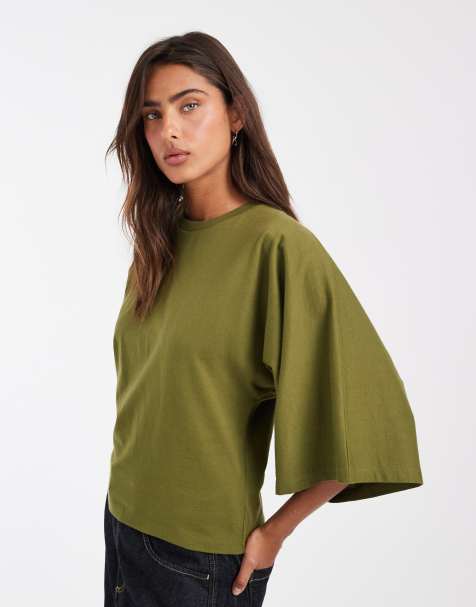 ASOS DESIGN – Tailliertes T-Shirt in Khaki mit Fledermausärmeln - view 1