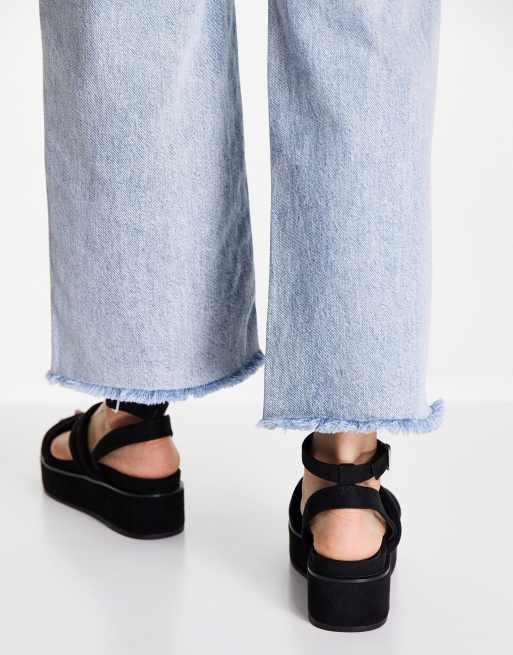 ASOS DESIGN – Tailor – Czarne wyściełane sandały z pasków na płaskiej platformie, 3 z 4