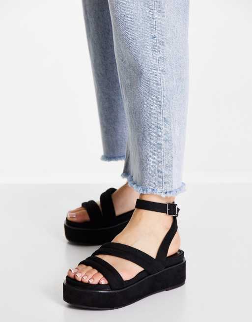 ASOS DESIGN - Tailor - Gewatteerde platte sandalen met plateauzool en bandjes in zwart