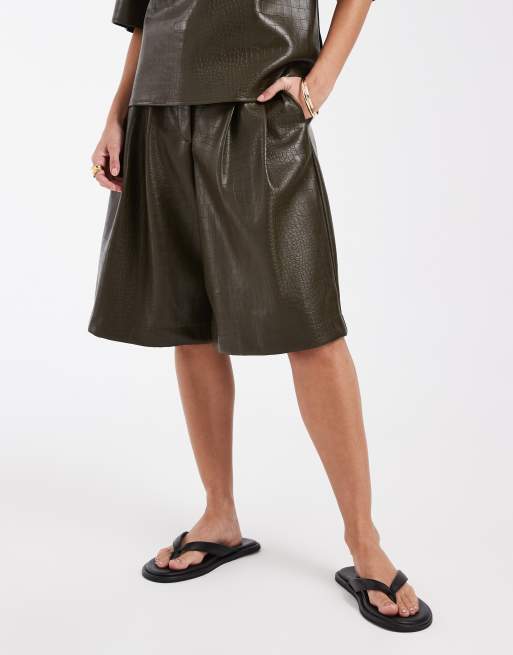 ASOS DESIGN Tailored A Line longline belted bermuda short in olive croc, 2 of 5