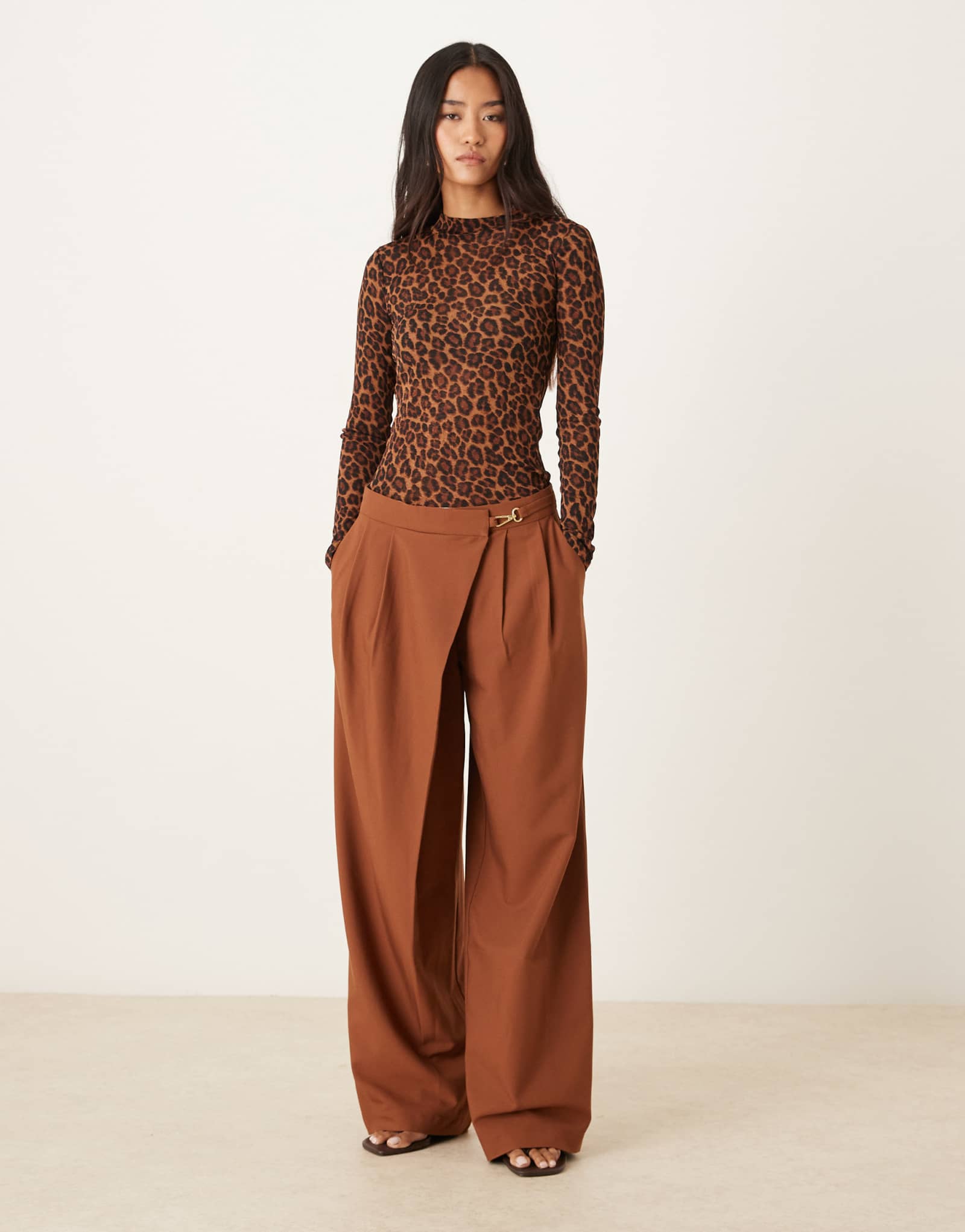 Асимметричные широкие брюки с запахом от ASOS DESIGN, сшитые по индивидуальному заказу, с пряжкой табачного цвета 