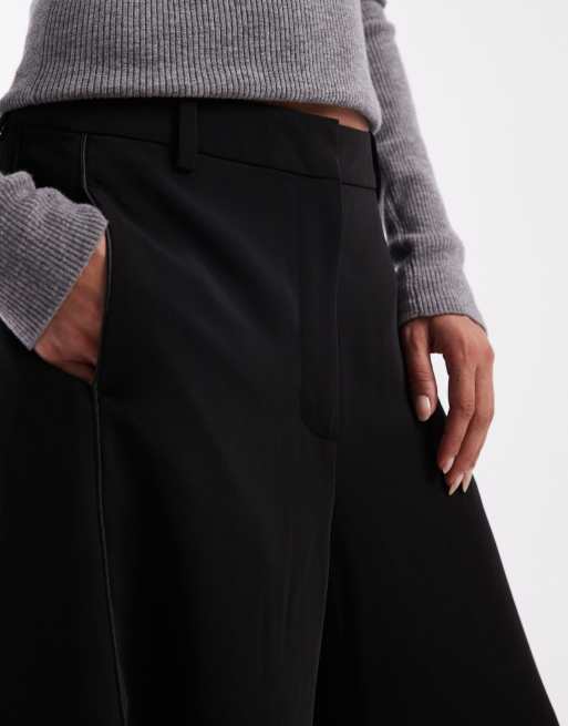 ASOS DESIGN tailored balloon trackies in black, 4 of 5
