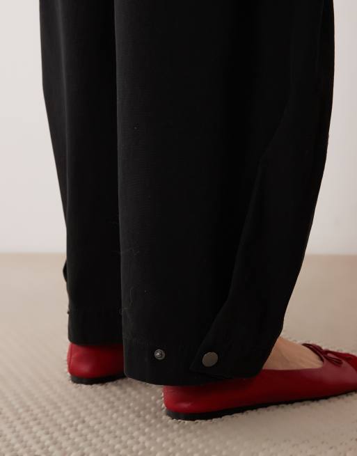 ASOS DESIGN tailored balloon trouser with popper hem in black, 4 of 5