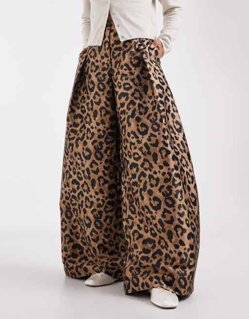 ASOS DESIGN Tailored barrel in metallic leopard, 2 of 5