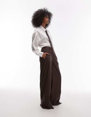 tailored barrel leg pants in chocolate-Brown